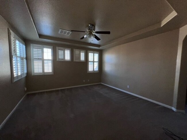 Building Photo - 6 Bedroom, 4 Bath Home close to schools an...