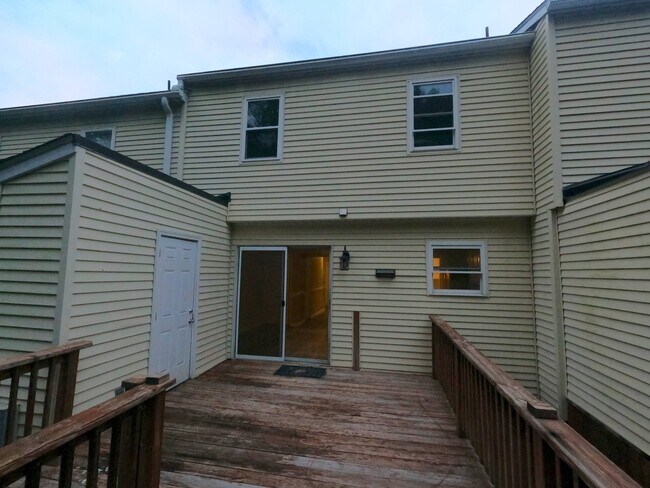 Building Photo - 2611 Chancer Dr