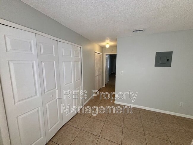 Building Photo - 1031 Columbia Ave