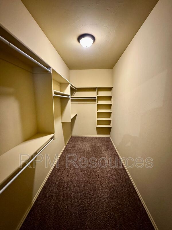 Building Photo - 147 Bison Ct Way