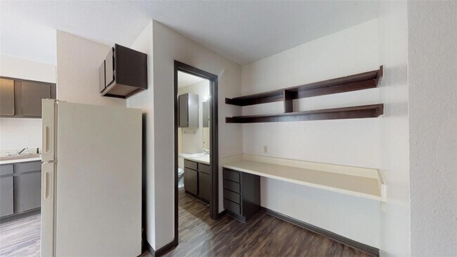 Building Photo - 725 Peppertree Dr