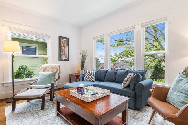 Building Photo - 3Bd/2.5Ba Seattle House