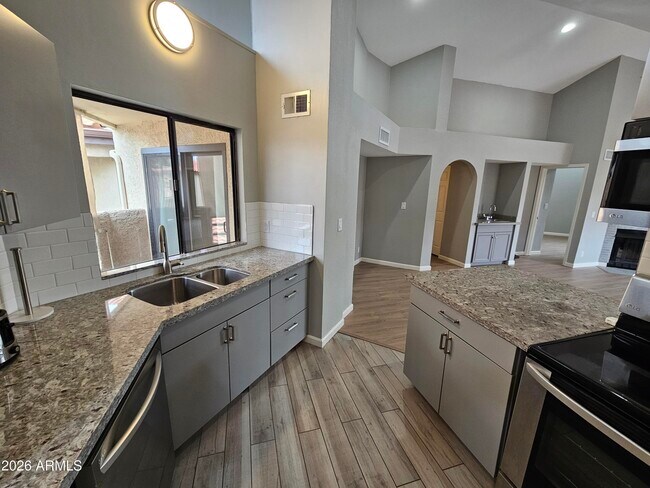 Building Photo - 10301 N 70th St