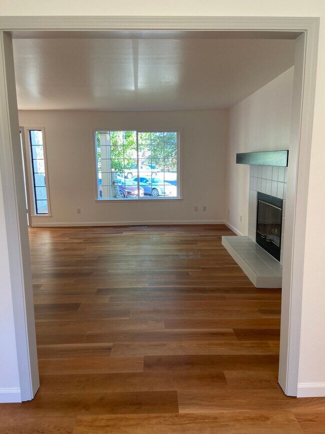 Building Photo - 1725 Tampico Ct