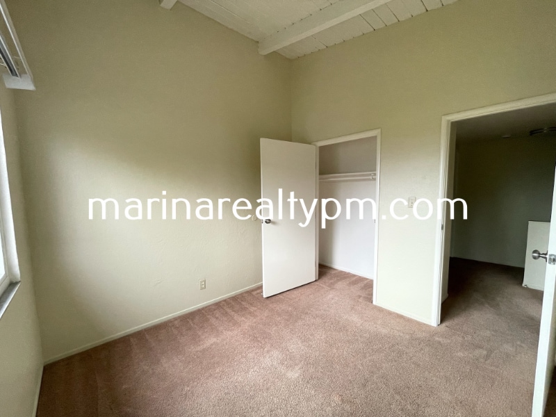 Building Photo - 240 Holly St