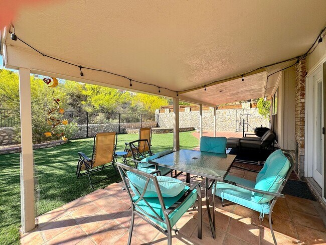 Building Photo - 6851 Amposta Dr