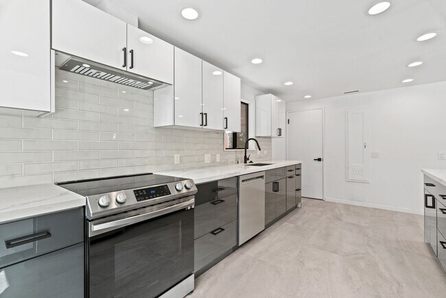 Building Photo - 13723 36th Ave NE