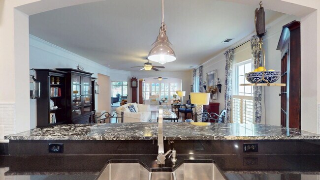 Building Photo - Charming Sun City Retreat, Availale Now for Rent