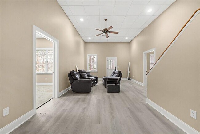 Building Photo - 225 Lake Summit View