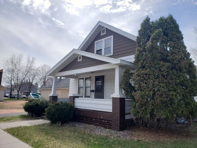 Building Photo - 3 bed 1.5 bath single family home in Wausau