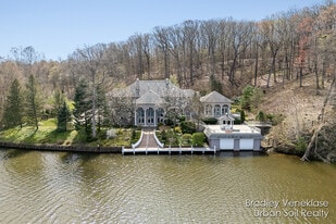 Building Photo - 7635 Sandy Hollow Ln SE
