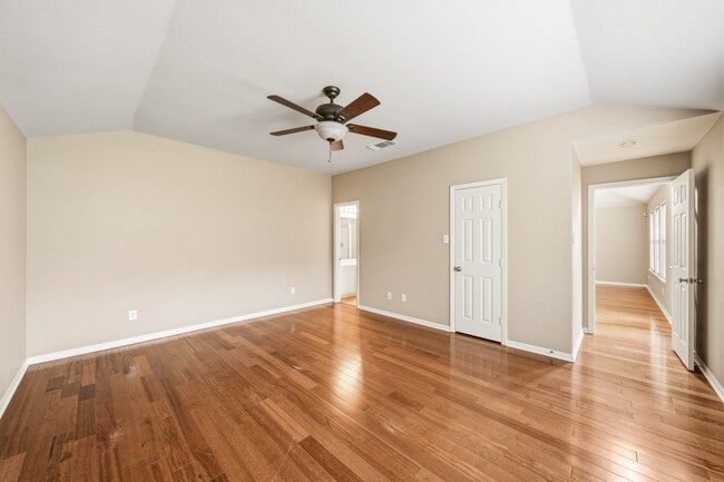 Building Photo - 2010 Hanover Springs Ln