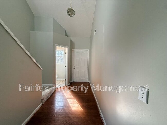 Building Photo - 2508 Lilymount Dr