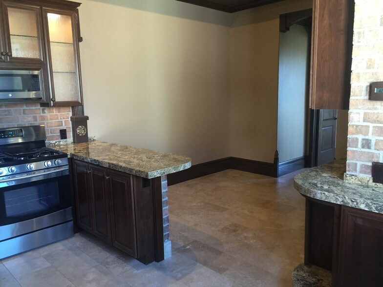 Building Photo - 220 Geneva Ave