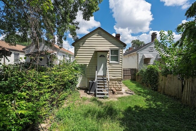 Building Photo - 2741 Dakota Ave