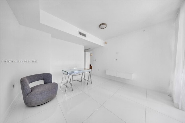 Building Photo - 200 Biscayne Blvd Way