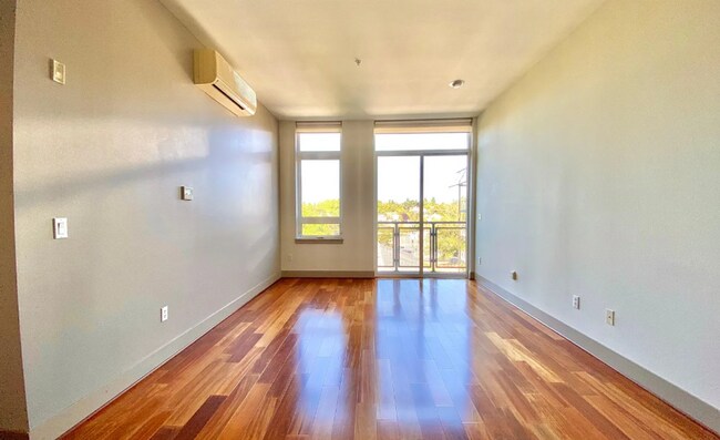 Building Photo - 4547 8th Ave NE