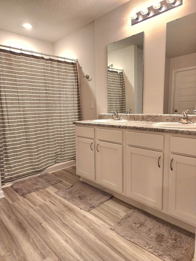 Building Photo - 5379 Peach Dr