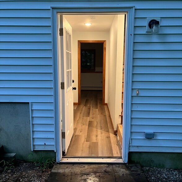 Front Entrance - 162 Cedar Swamp Rd
