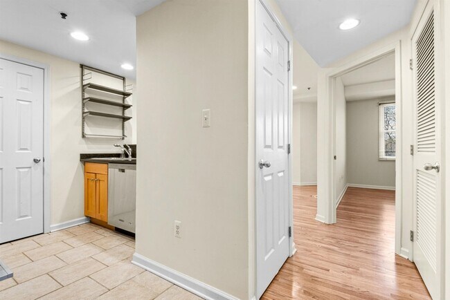 Building Photo - 920 Jefferson St