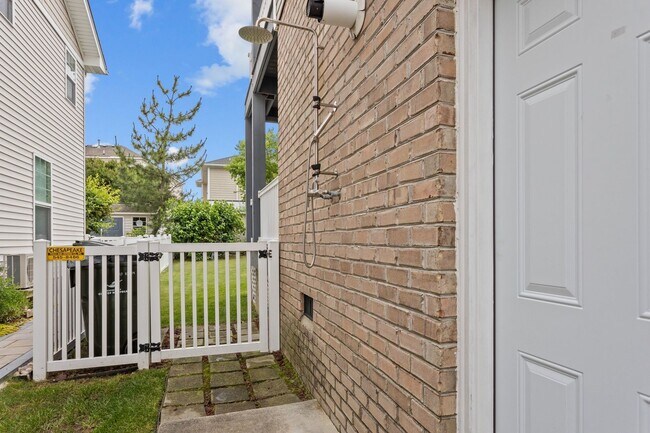 Building Photo - Welcome to your dream home in Norfolk, Virginia!
