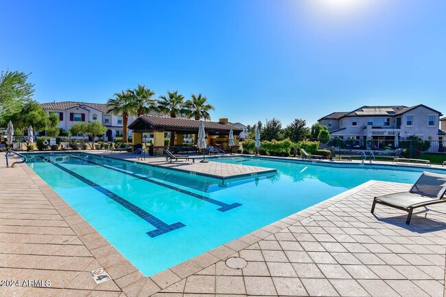 Building Photo - 4077 S Sabrina Dr