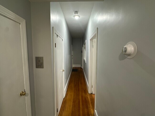 Building Photo - 332 Main St