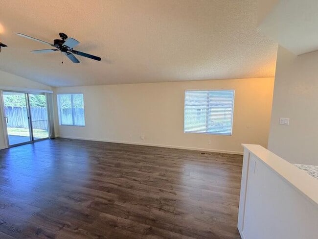 Building Photo - NW Reno Single Story House - 2 Car Garage/Fully Landscaped Yard