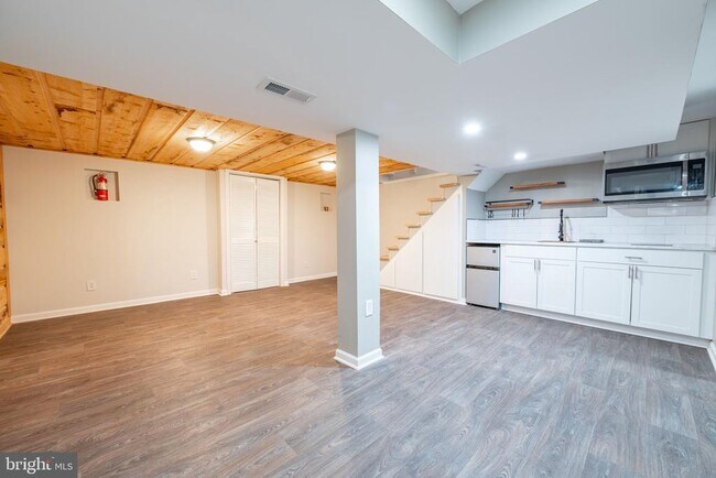 Building Photo - 11419 Greenberry Rd