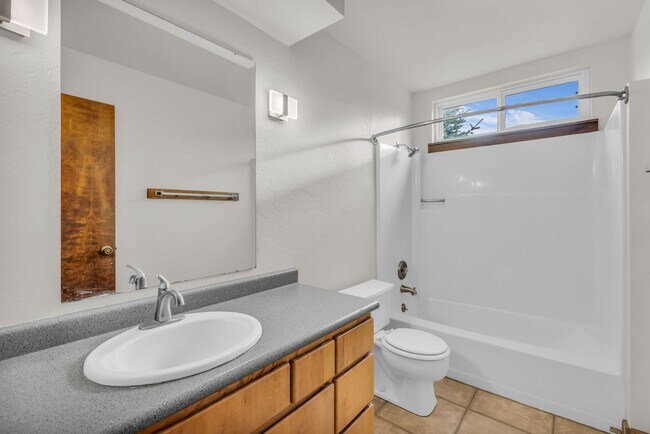 Building Photo - Prospector Townhome