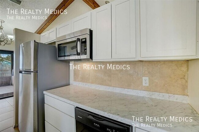 Building Photo - 1886 Elkcam Blvd