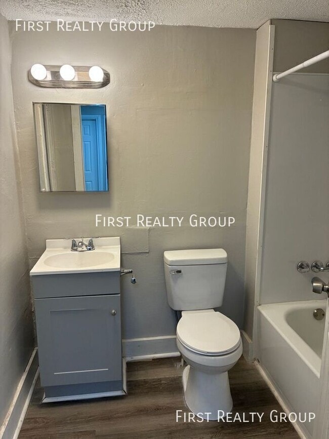 Building Photo - 1671 Gummer Ave