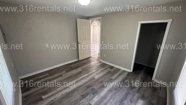 Building Photo - $850 - 2 bedroom/ 1 bathroom - Newly remod...
