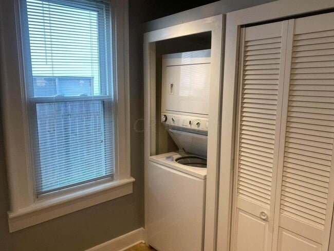 Building Photo - 484 E Columbus St