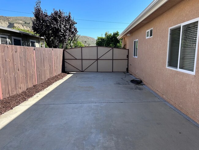 Building Photo - 341 Franklin Ln