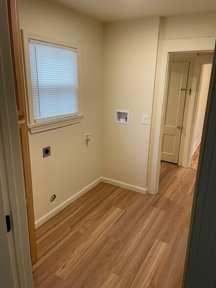 Building Photo - 31 Elm Hill Rd