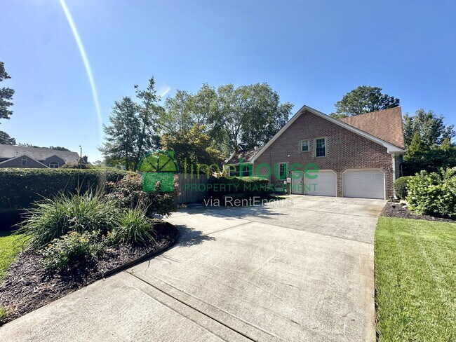Building Photo - 948 Forest Lakes Cir