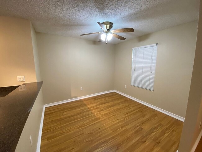 Building Photo - Ground Floor 1 BR + Den in Brandon with Resort Amenities
