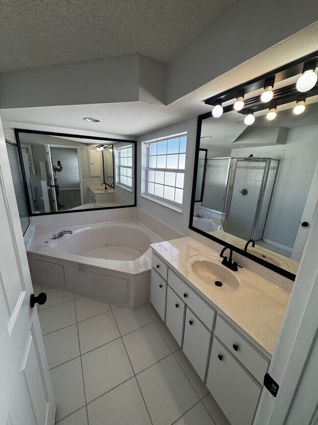 Building Photo - ? Move-In Ready 3/2/2 Near Ocala – Nearly 2,000 Sq Ft & Beautifully Updated! ?