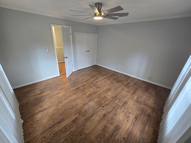 Building Photo - 1307 Point Peter Rd