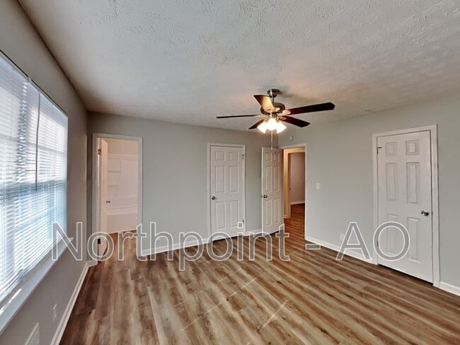 Building Photo - 2741 Oxford Dr