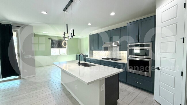 Building Photo - 26410 N Thornhill Dr