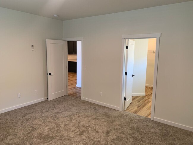 Building Photo - Newer Home for Lease!
