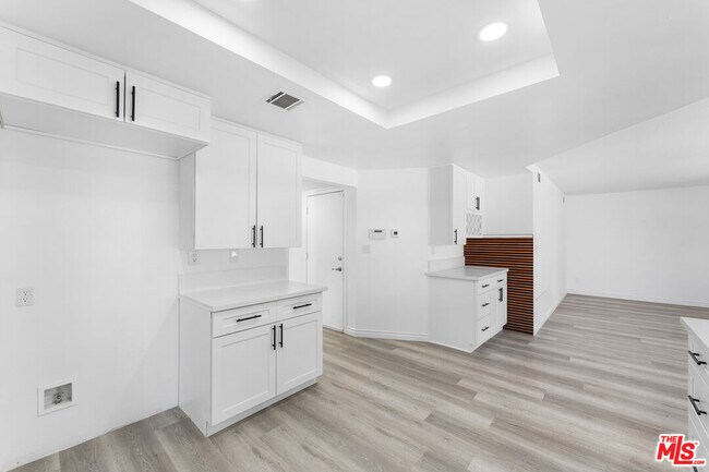 Building Photo - 37105 Zinnia St