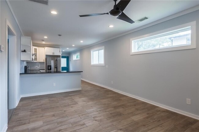 Building Photo - 1387 Lyle Ave