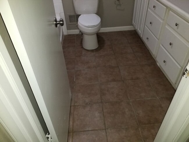 Building Photo - Coming Soon! South KC SF