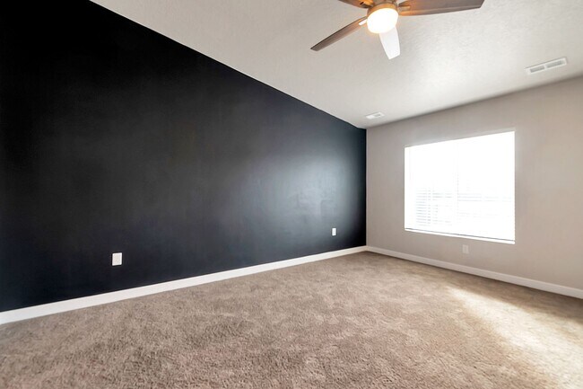 Building Photo - 3 Bed 2.5 Bath Townhome in Bluffdale