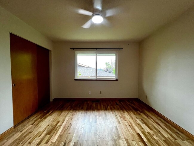 Building Photo - 608-610 Estee Court - Yakima