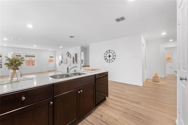 Building Photo - 1604 Helmoken Falls Dr