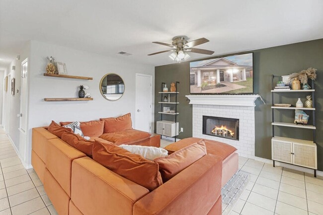 Building Photo - 5725 Ventura Ln